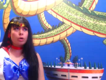 Gonzo video of amateur cosplayers who want to cum off